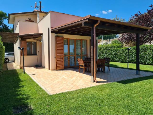 Case e ville in vendita di 180 m² in Strada dei Tigli