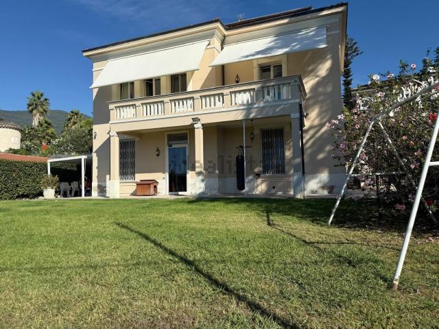 Case e ville in vendita di 180 m² in Strada Solaro