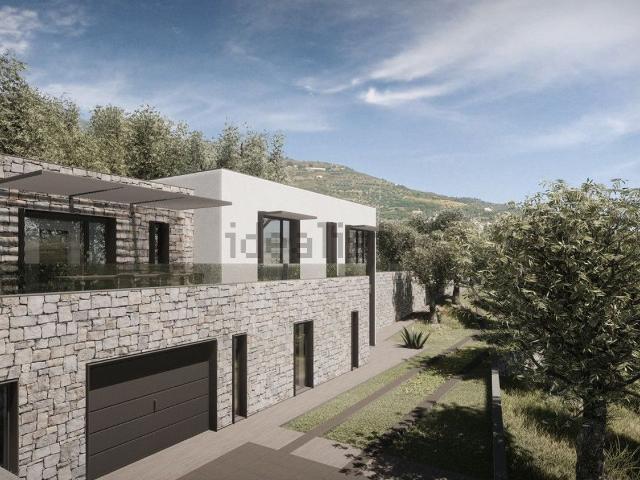 Case e ville in vendita di 180 m² in Strada per i Piani