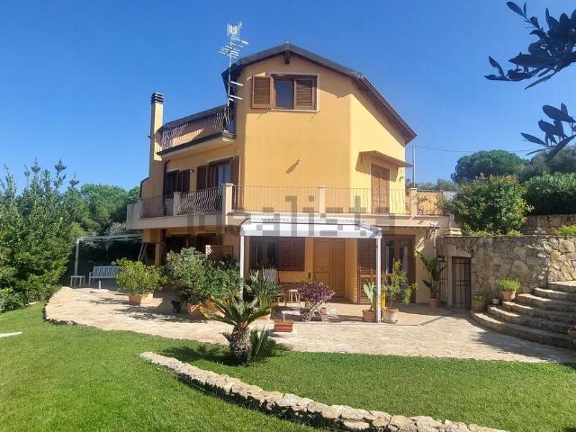 Case e ville in vendita di 180 m² in Strada Vicinale Luna e Sole Prunizzedda, 10