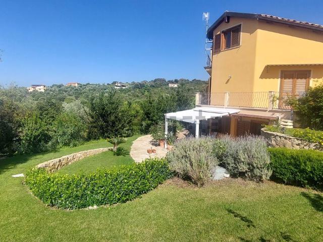 Case e ville in vendita di 180 m² in Strada Vicinale Luna e Sole Prunizzedda, 10