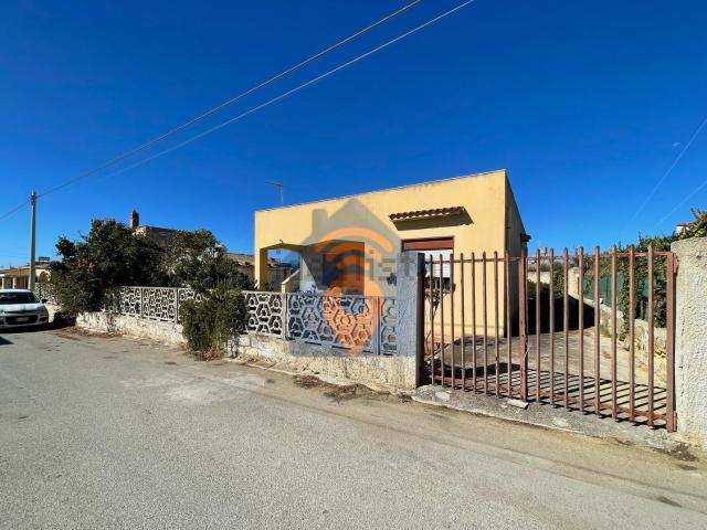 Case e ville in vendita di 181 m² in Via 102, 17