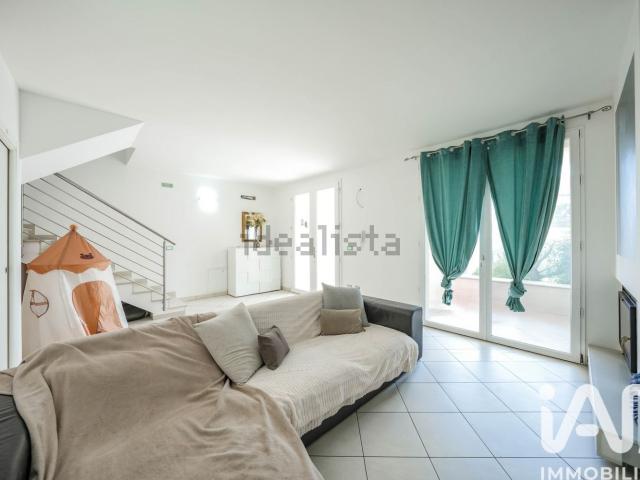 Case e ville in vendita di 181 m² in Via Anita Garibaldi, 34