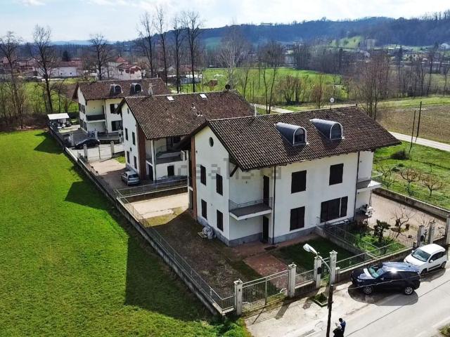 Case e ville in vendita di 181 m² in Località Serravalle, 77