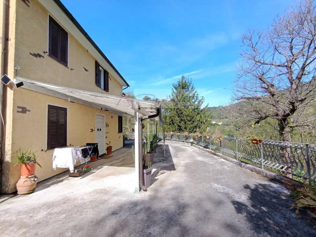 Case e ville in vendita di 182 m² in Via Casone, 81