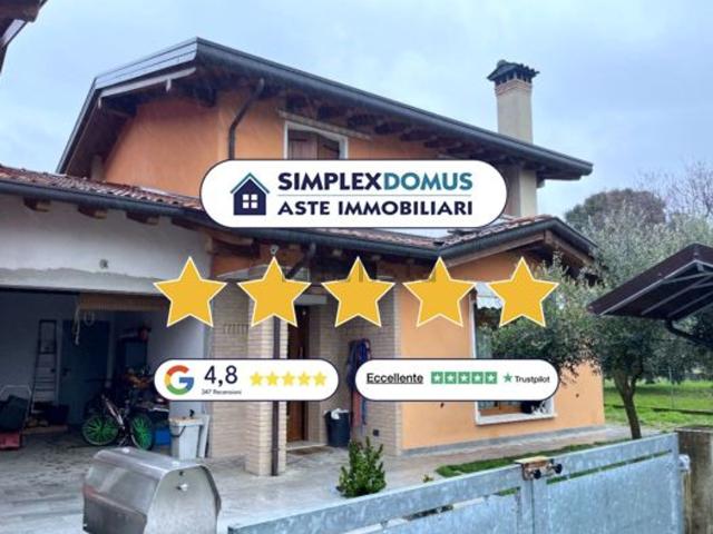 Case e ville in vendita di 182 m² in Via Bassa
