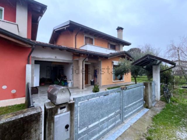 Case e ville in vendita di 182 m² in Via Bassa