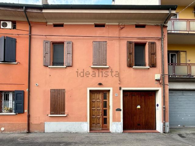 Case e ville in vendita di 182 m² in Via G. Marconi, 12