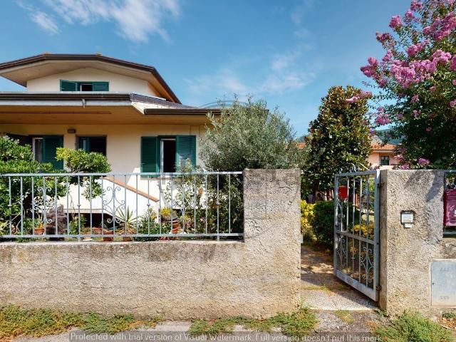 Case e ville in vendita di 182 m² in Via del Molinaccio
