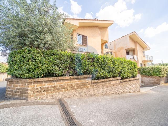 Case e ville in vendita di 182 m² in Via del Frantoio Romano, 269