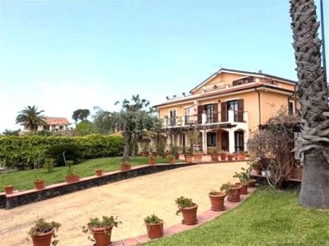 Case e ville in vendita di 182 m² in Via dell&apos Aria