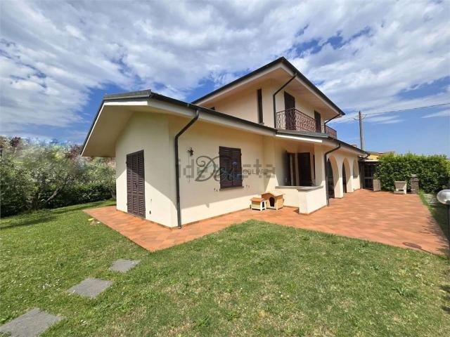 Case e ville in vendita di 182 m² in Via Sbarra