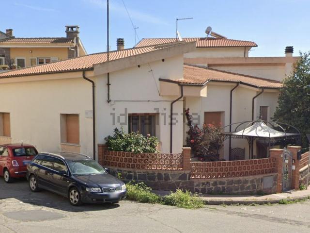 Case e ville in vendita di 182 m² in Via Palmiro Togliatti, 1