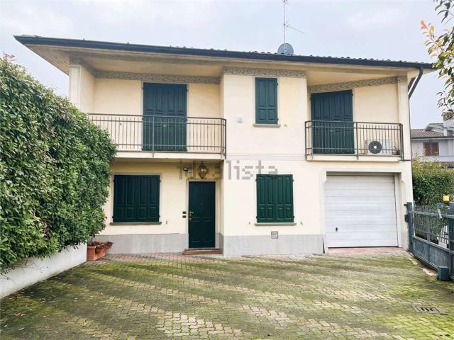 Case e ville in vendita di 182 m² in Via Triulza, 7