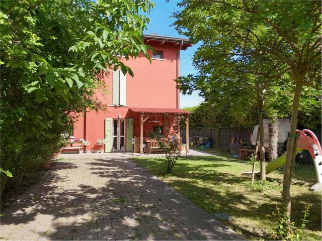 Case e ville in vendita di 182 m² in Strada Paganine, 68