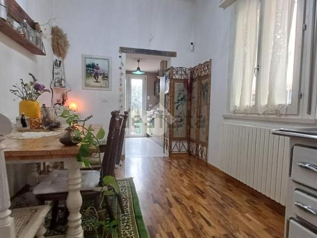Case e ville in vendita di 183 m² in Via Case Missiroli, 190