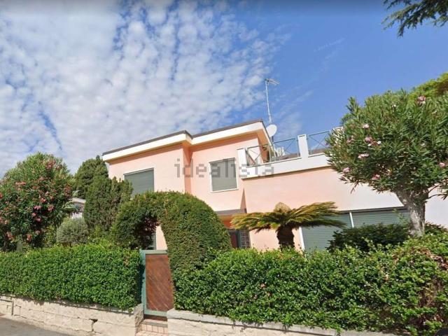 Case e ville in vendita di 183 m² in Via al Sole, 39
