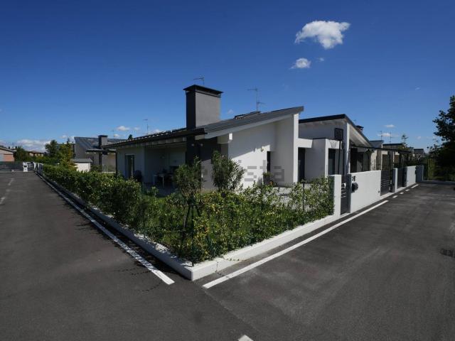 Case e ville in vendita di 183 m² in Via Bassa