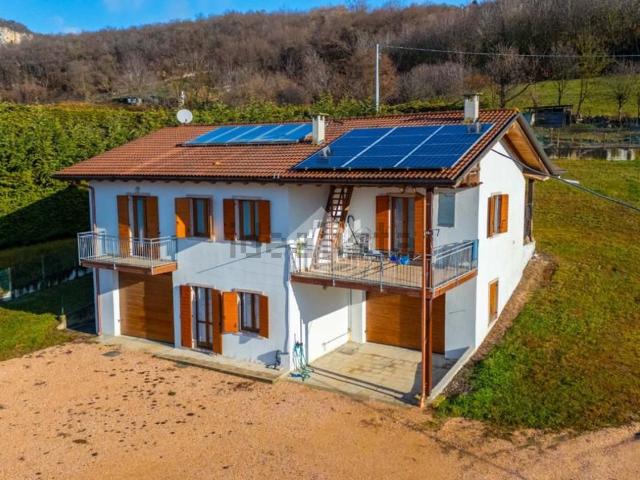 Case e ville in vendita di 183 m² in Via dei Biancospini, 37