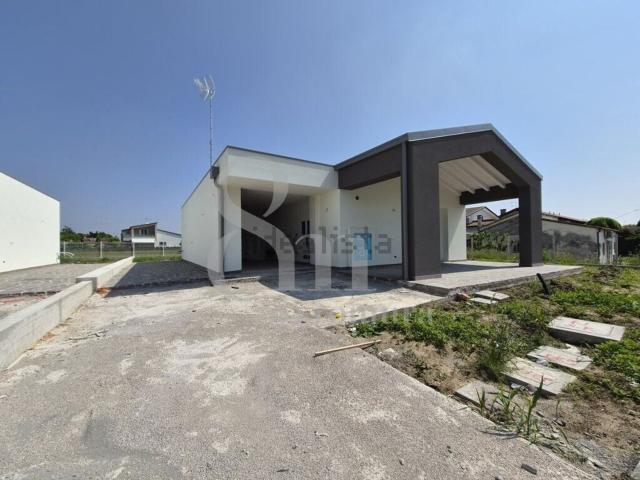 Case e ville in vendita di 183 m² in Via della Resistenza, 7