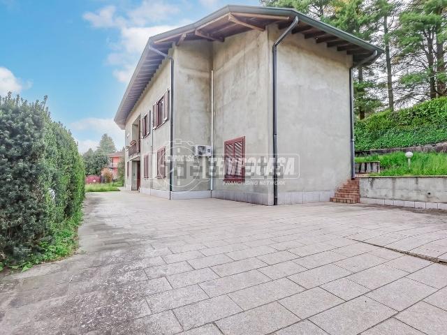 Case e ville in vendita di 183 m² in Via Monte Ameno, 1