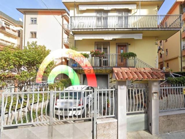 Case e ville in vendita di 183 m² in Via Marco Polo