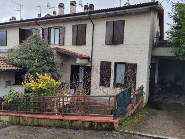 Case e ville in vendita di 184 m² in Via Acquapartita, 140