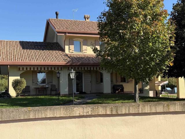 Case e ville in vendita di 184 m² in Via Gatta