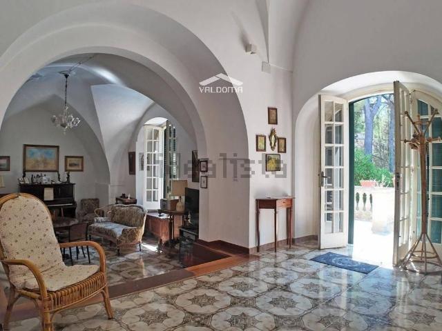 Case e ville in vendita di 184 m² in Strada Santa Caterina, 45