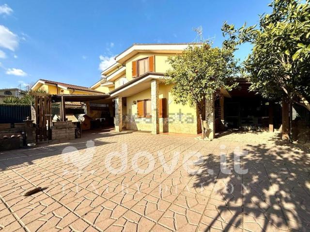 Case e ville in vendita di 185 m² in Via Colle Cagioli, 54