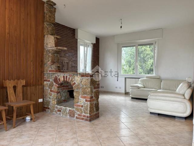 Case e ville in vendita di 185 m² in Via Comacchio, 452