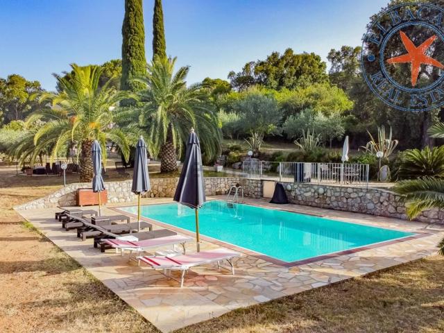 Case e ville in vendita di 185 m² in Via Capo Perla, 32