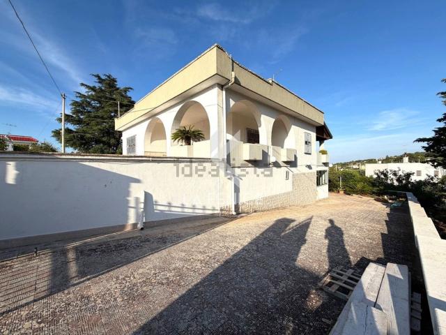 Case e ville in vendita di 185 m² in Via Ceglie