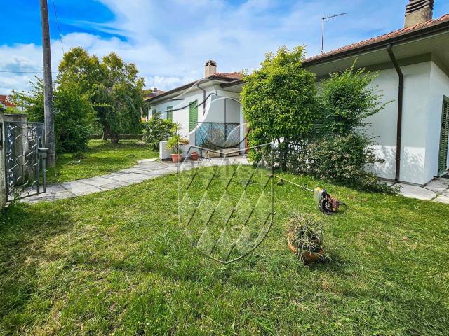 Case e ville in vendita di 185 m² in Via Bassagrande