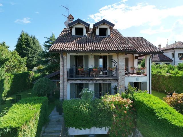 Case e ville in vendita di 185 m² in Via Grigioni