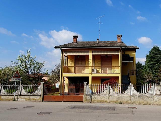 Case e ville in vendita di 185 m² in Via dei Peri