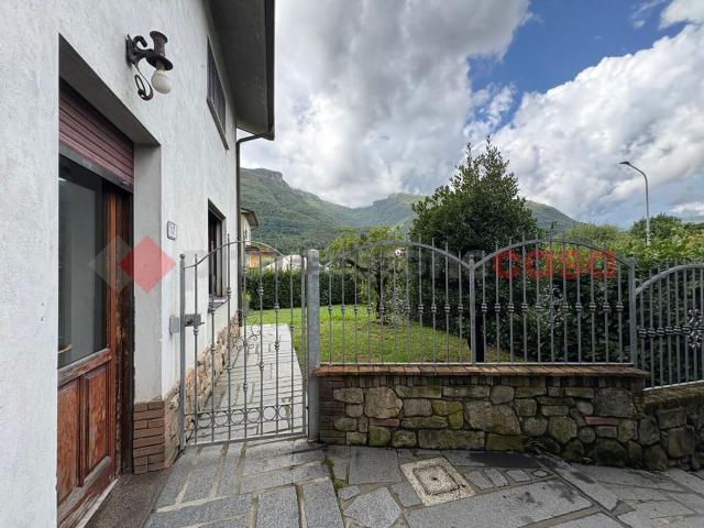 Case e ville in vendita di 185 m² in Via delle File, 17