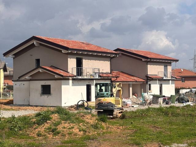 Case e ville in vendita di 185 m² in Via Iside Viana