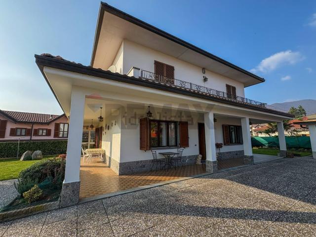 Case e ville in vendita di 185 m² in Via Logaccio, 16