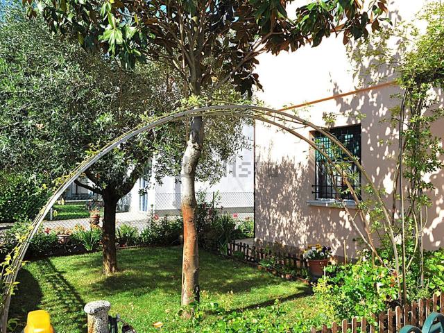 Case e ville in vendita di 185 m² in Via Serraioli