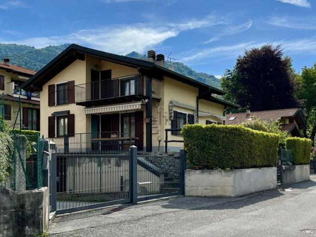 Case e ville in vendita di 185 m² in Via Roma, 83