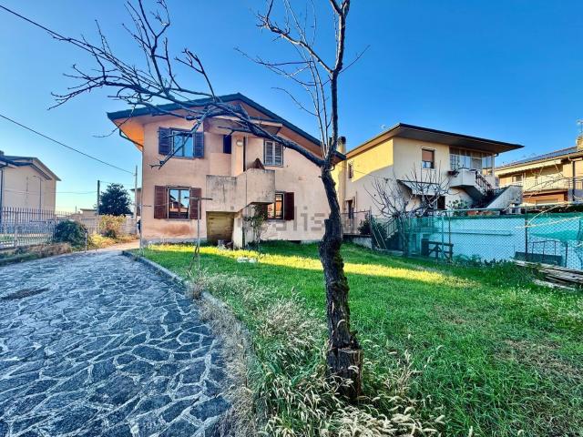 Case e ville in vendita di 185 m² in Via Roma, 342