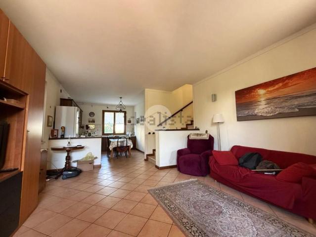 Case e ville in vendita di 185 m² in Viale Fratelli Cervi, 33