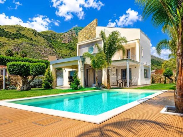 Case e ville in vendita di 185 m² in Contrada Bocca della Carrubba