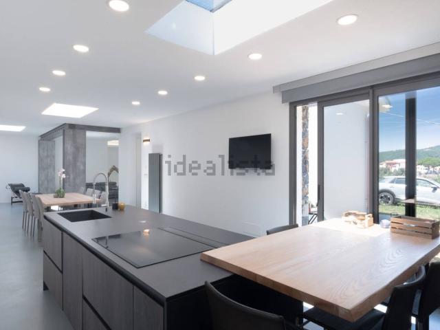 Case e ville in vendita di 185 m² in Località Comeglio, 77