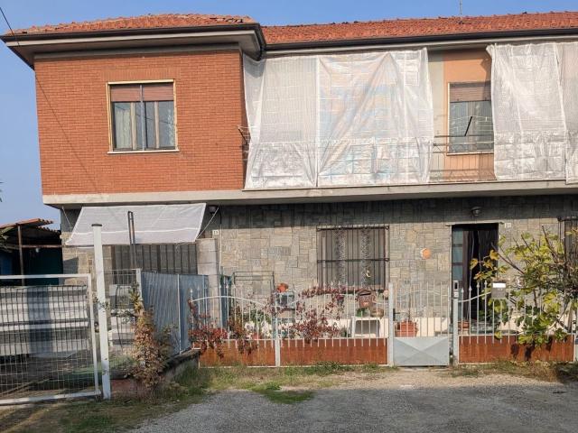 Case e ville in vendita di 185 m² in Strada Cascina Lupa, 21