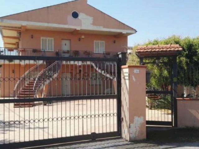 Case e ville in vendita di 185 m² in Strada Statale 114 Orientale Sicula