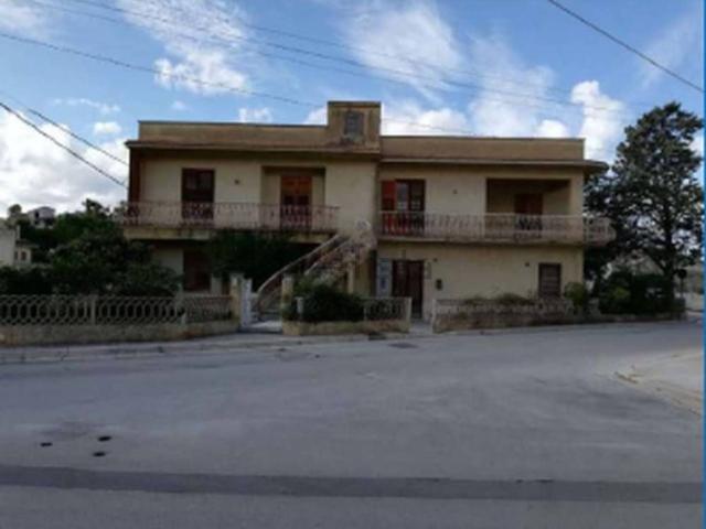 Case e ville in vendita di 186 m² in Via Cofano