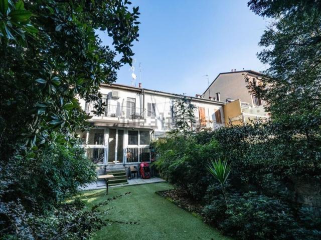 Case e ville in vendita di 186 m² in Via Costanza Arconati, 8
