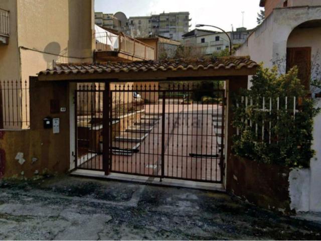 Case e ville in vendita di 186 m² in Via F. Tripodi